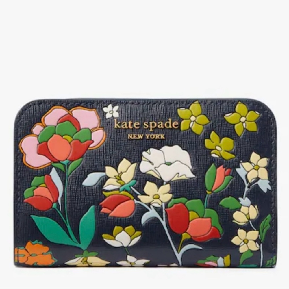 Never used Kate Spade Morgan Flower Bed Embossed Compact wallet